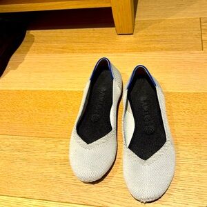 Rothy’s round toe flats, birdseye flax in size 8.5